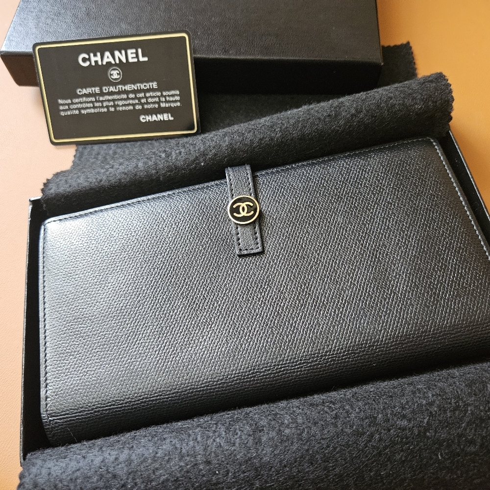 CHANEL Black Caviar Long Bi-fold Wallet